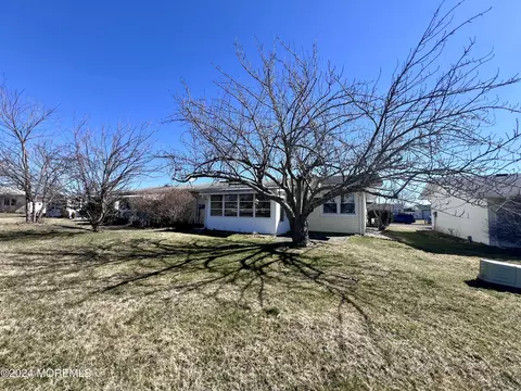 Exterior - 18 Lamb Rd, Brick, NJ 08724 photo 7 of 9