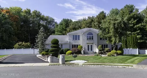 7 Hunterdon Ct, Marlboro, NJ 07746