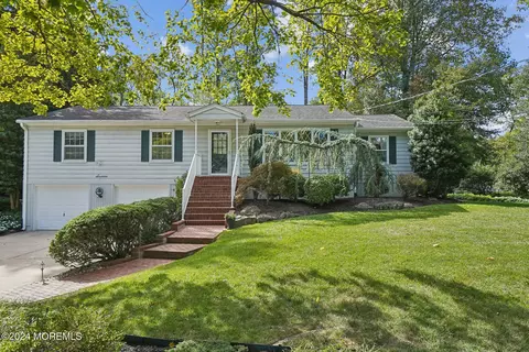 16 Emma Pl, Eatontown, NJ 07724