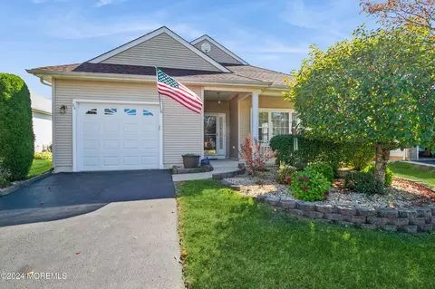 24 Kensington Rd, Manchester, NJ 08759