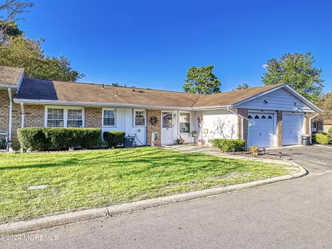 41 Edinburg Ln # B, Manchester, NJ 08759