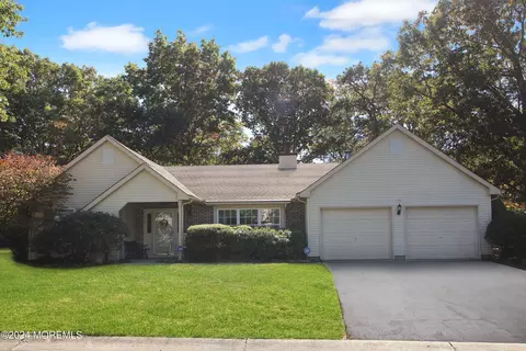 334 Gardenia Dr, Whiting, NJ 08759