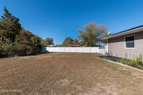 Exterior - 4 Heron Ct, Forked River, NJ 08731 photo 12 of 14