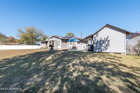 Exterior - 4 Heron Ct, Forked River, NJ 08731 photo 6 of 14