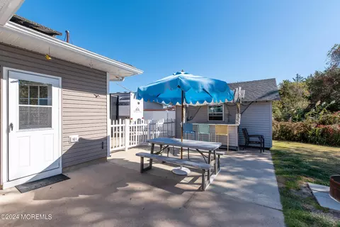 Exterior - 4 Heron Ct, Forked River, NJ 08731 photo 4 of 14