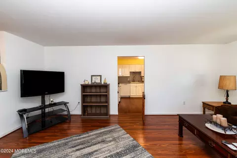 Living - 4 Heron Ct, Forked River, NJ 08731 photo 2 of 3