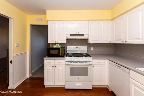 Kitchen - 4 Heron Ct, Forked River, NJ 08731 photo 3 of 4