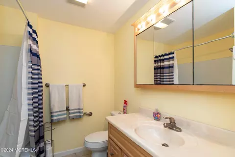 Bath - 4 Heron Ct, Forked River, NJ 08731 photo 3 of 4