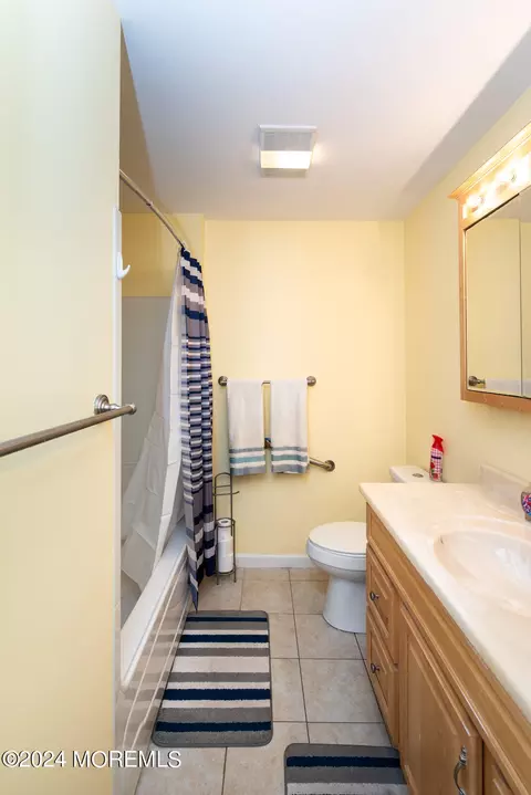 Bath - 4 Heron Ct, Forked River, NJ 08731 photo 2 of 4
