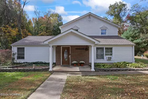 125 Freehold Rd, Manalapan, NJ 07726