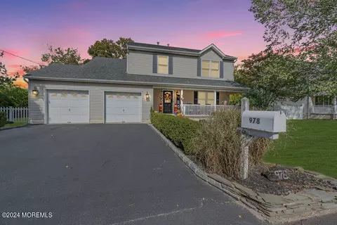 978 Midvale Ave, Brick, NJ 08723