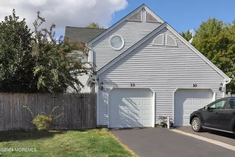 11 Poe Ct, Freehold, NJ 07728