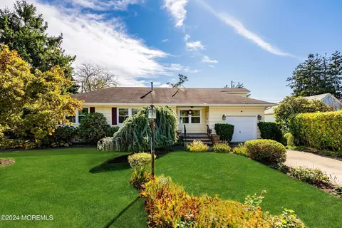 1615 Maple St, Wall, NJ 07719