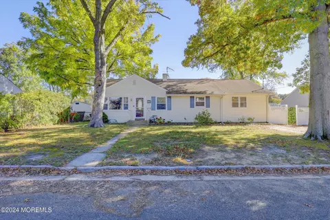 16 Campbell Dr, Eatontown, NJ 07724