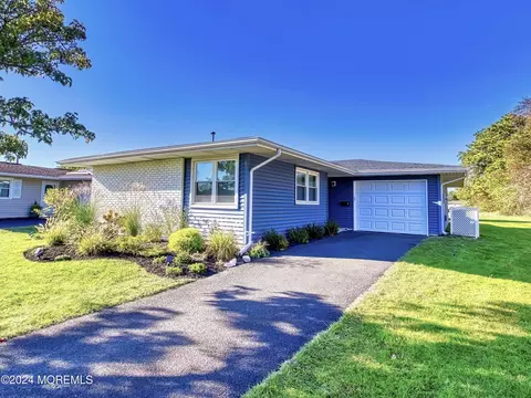 6 Masters Rd, Brick, NJ 08724