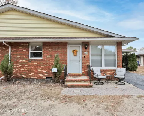 20 Cranberry Rd #8, Manahawkin, NJ 08050