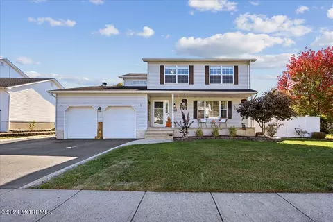 33 Bronia St, Howell, NJ 07731