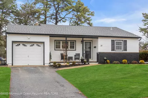 32 Hamilton Ct, Toms River, NJ 08757