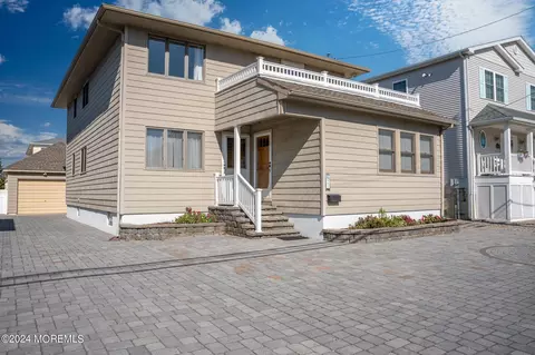 21 Dover Ave, Lavallette, NJ 08735