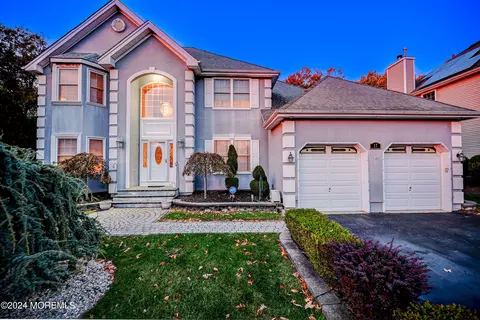 17 Violet Cir, Howell, NJ 07731