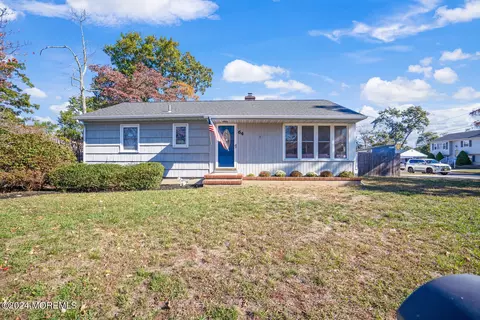 64 Birch St, Beachwood, NJ 08722
