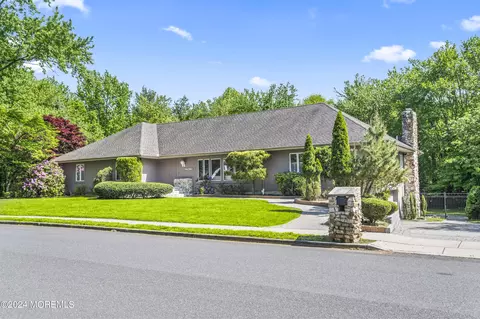 9 Tilton Dr, Ocean, NJ 07712