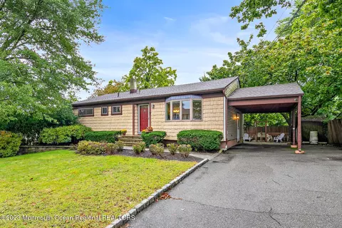 8 Beverly Dr, Old Bridge, NJ 08857