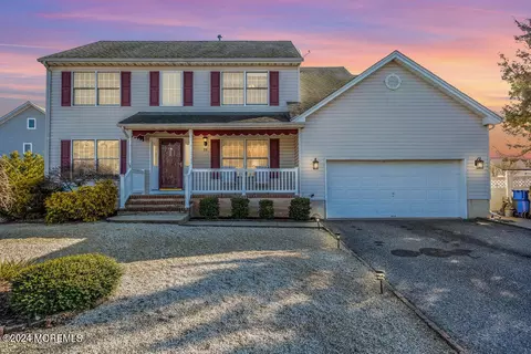 55 16th St, Toms River, NJ 08753
