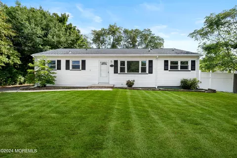 135 Mill Creek Rd, Bayville, NJ 08721