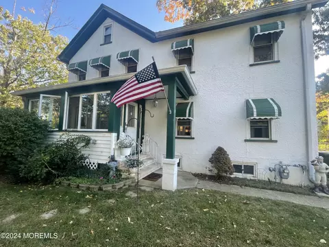 8 Newman St, Hazlet, NJ 07730