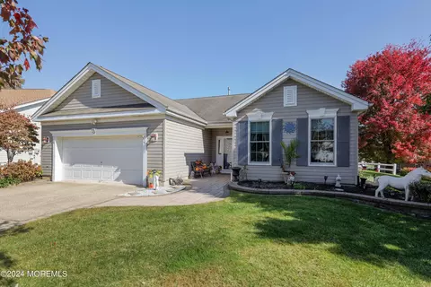 4 Augusta Ct, Tinton Falls, NJ 07753