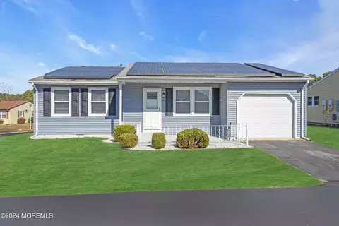90 Chelsea Dr #72, Whiting, NJ 08759