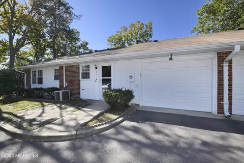 931 Thornhill Ct # D, Lakewood, NJ 08701