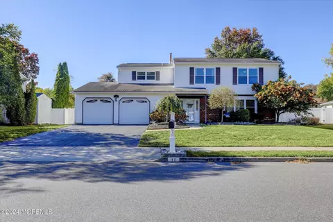 31 Honeysuckle Way, Howell, NJ 07731