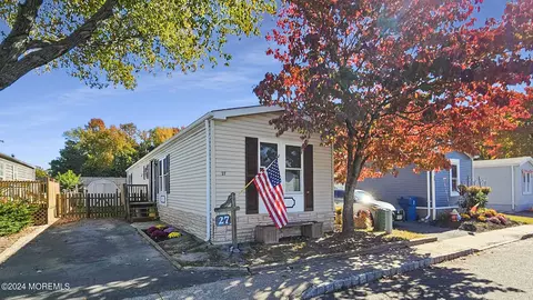 27 Citation St, Howell, NJ 07731