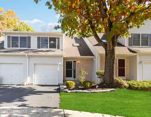 24 Maria Ct, Holmdel, NJ 07733