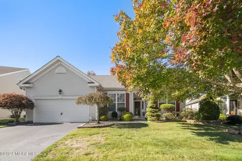 8 Headwaters Pl, Barnegat, NJ 08005