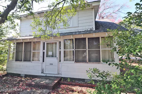 220 Garfield Ave, Toms River, NJ 08753
