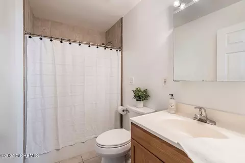 Bath - 1241 Herkimer Rd, Brick, NJ 08724 photo 2 of 3