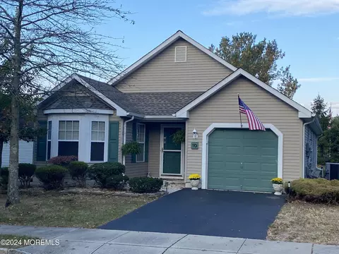 10 Lake Ridge Blvd, Whiting, NJ 08759