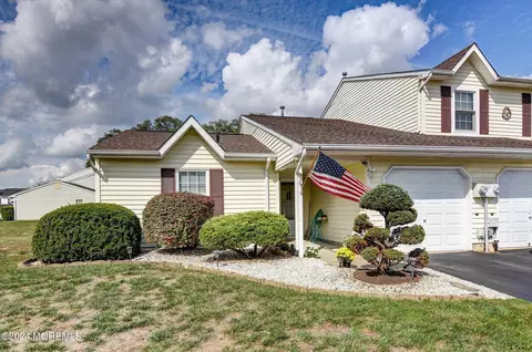 25 Schooners Sq, Freehold, NJ 07728
