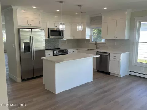 Kitchen - 60 Bonaire Dr, Berkeley, NJ 08721 photo 8 of 18