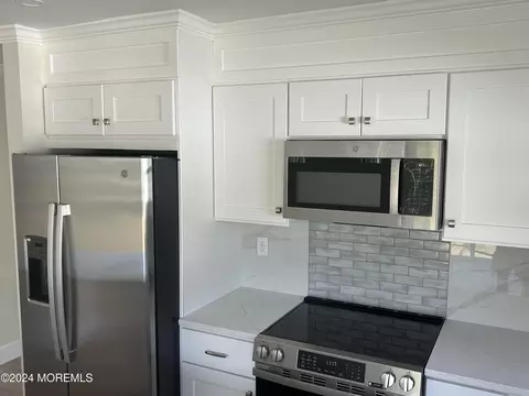 Kitchen - 60 Bonaire Dr, Berkeley, NJ 08721 photo 7 of 18