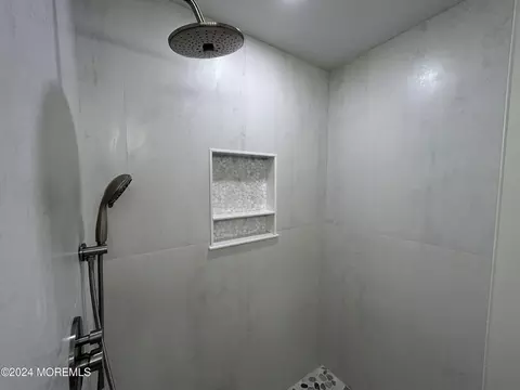 Bath - 60 Bonaire Dr, Berkeley, NJ 08721 photo 10 of 12