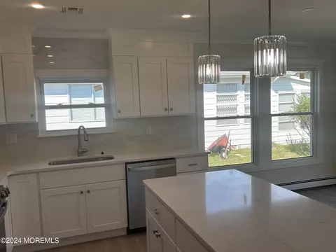 Kitchen - 60 Bonaire Dr, Berkeley, NJ 08721 photo 11 of 18