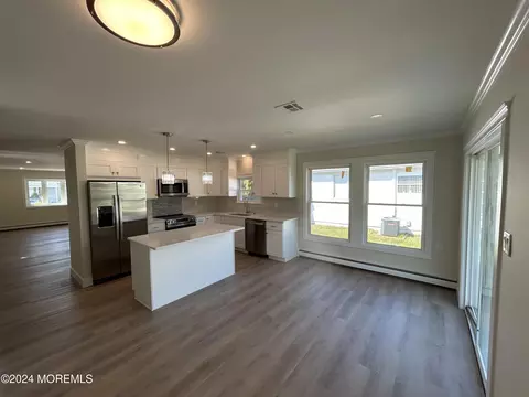 Kitchen - 60 Bonaire Dr, Berkeley, NJ 08721 photo 16 of 18