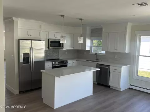 Kitchen - 60 Bonaire Dr, Berkeley, NJ 08721 photo 2 of 18