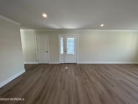 Living - 60 Bonaire Dr, Berkeley, NJ 08721 photo 4 of 7