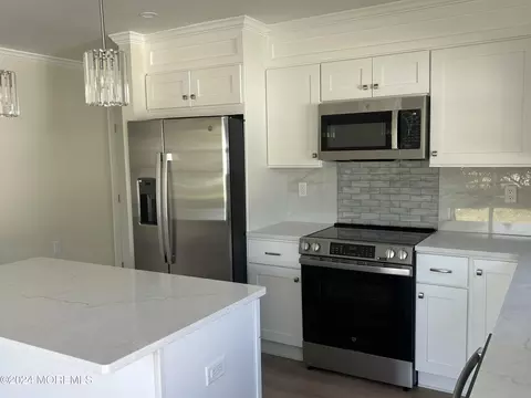 Kitchen - 60 Bonaire Dr, Berkeley, NJ 08721 photo 6 of 18
