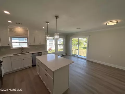 Kitchen - 60 Bonaire Dr, Berkeley, NJ 08721 photo 17 of 18